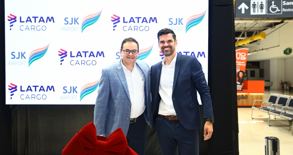 Chegada do avião da Latam Cargo - Nova rota cargueira SJK-Bruxelas. Foto: Claudio Vieira/PMSJC 02-10-2025