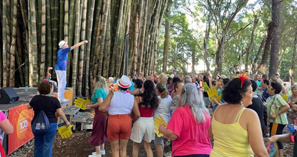 Grito de Carnaval dos frequentadores das Casas do Idoso no Parque Vicentina Aranha