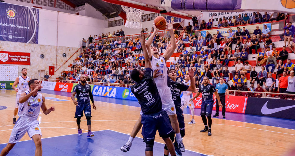 basq-sj-x-bauru-17-jan-11.jpg