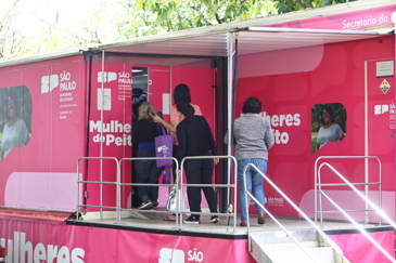 Carreta da Mamografia e Empreendedorismo - SP POR TODAS. Foto: Claudio Vieira/PMSJC 29-10-2025 