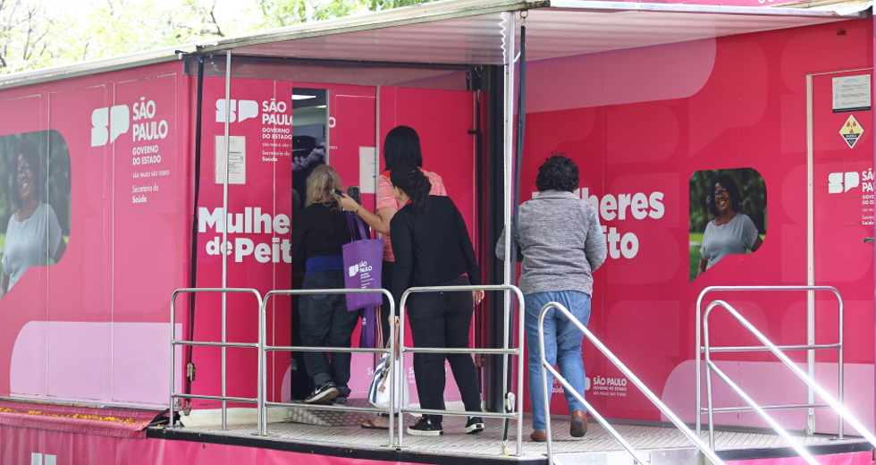 Carreta da Mamografia e Empreendedorismo - SP POR TODAS. Foto: Claudio Vieira/PMSJC 29-10-2025