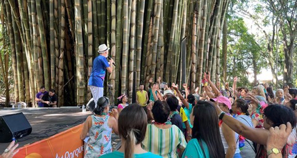 Grito de Carnaval dos frequentadores das Casas do Idoso no Parque Vicentina Aranha