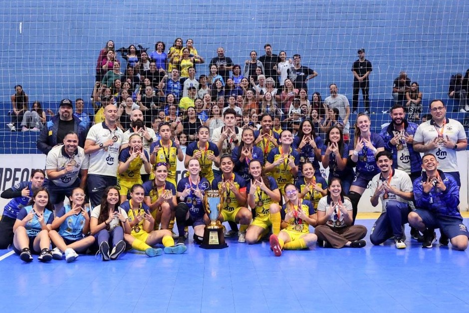 Equipe apoiada pela Prefeitura de São José dos Campos encerra competição de forma invicta e garante vaga para o Mundial de 2026, na Polônia