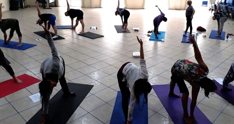 yoga-casa-do-idoso-1.jpg