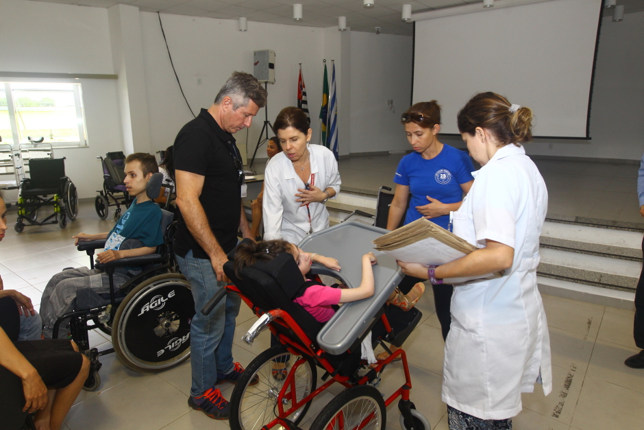 entrega_cadeiras_rodas-13-claudio_vieira-05122017.jpg