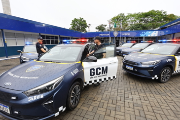 Novos veículos elétricos da frota da GCM. Foto: Claudio Vieira/PMSJC 31-10-2025