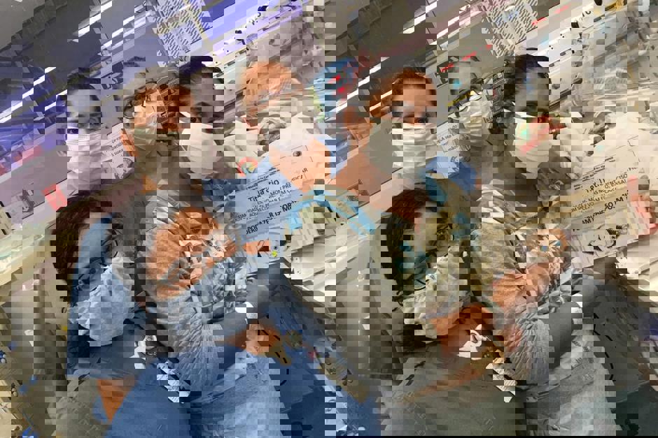 maes-bebes-e-profissionais-de-saude-1.jpeg