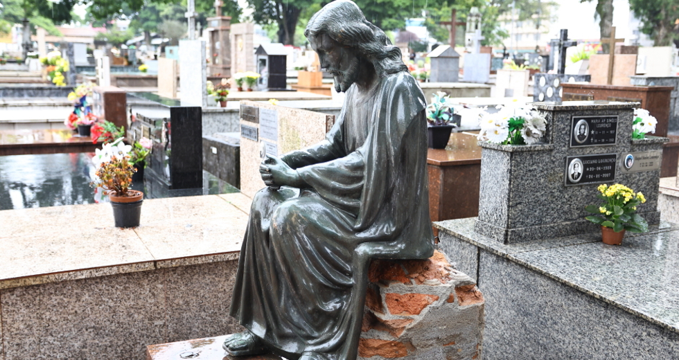 Feriado de Finados - Movimento no Cemitério Padre Rodolfo De Komorek no Centro. Foto: Claudio Vieira/PMSJC 02-11-2025   