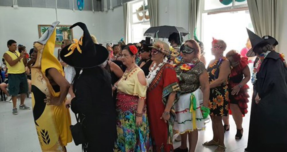 Concurso de fantasias de Carnaval na Casa do Idoso Centro