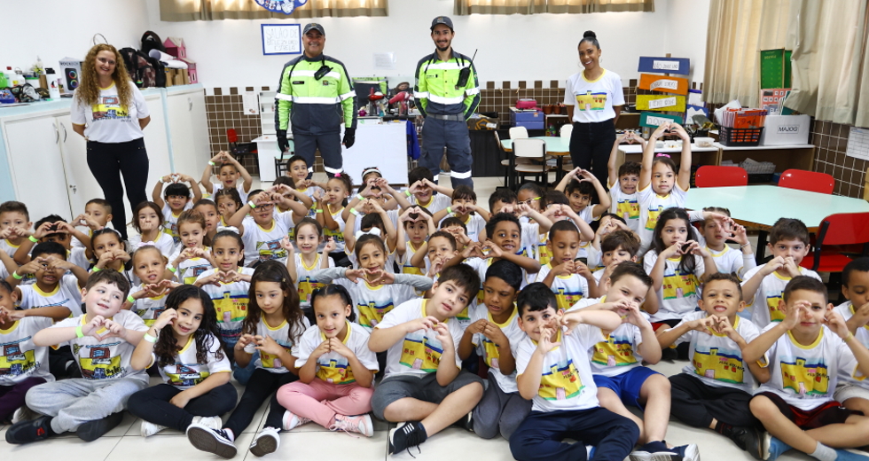 Ação Educamob da SEMOB no CEDIN Dra. Zilda Arns Neumann. Foto: Claudio Vieira/PMSJC 24-10-2025