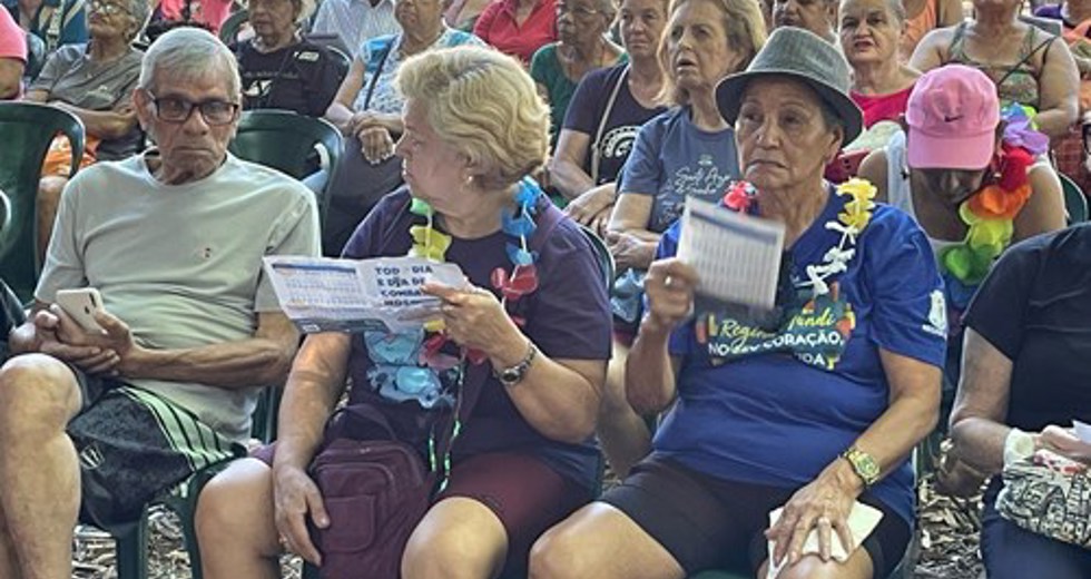 Grito de Carnaval dos frequentadores das Casas do Idoso no Parque Vicentina Aranha