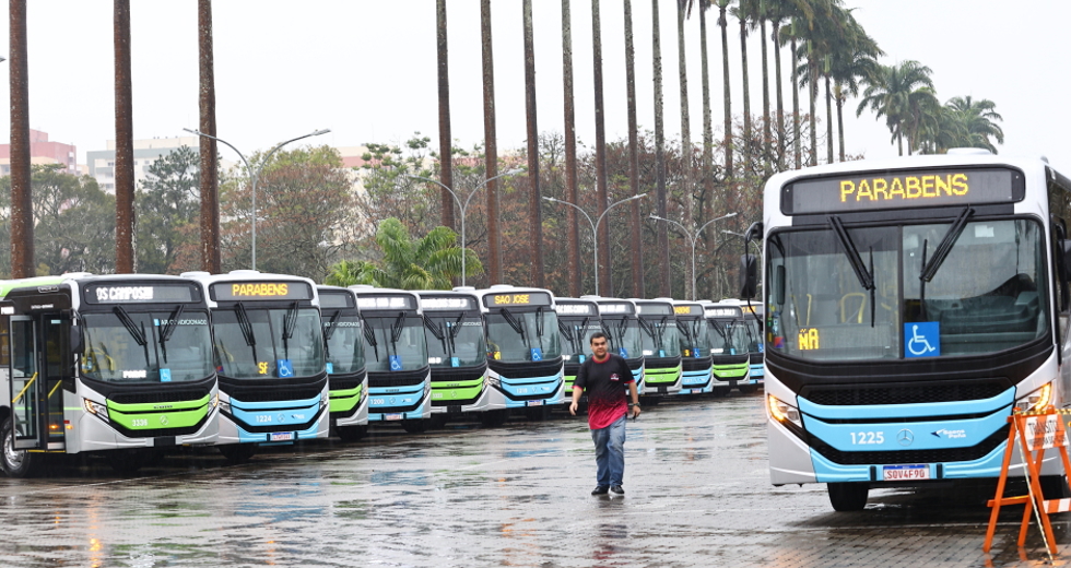 Coletiva de apresentação dos novos ônibus da frota da cidade. Foto: Claudio Vieira/PMSJC 25-07-2025   