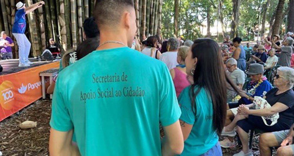 Grito de Carnaval dos frequentadores das Casas do Idoso no Parque Vicentina Aranha