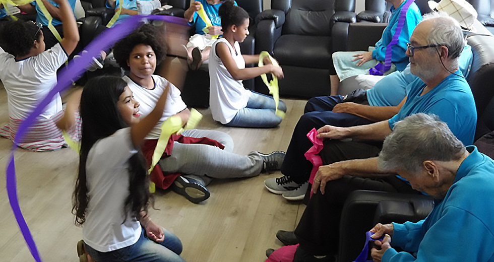 visita-alunos-fundhas-casa-do-idoso-leste-07-11-2019-lucas-cabral-05.jpg