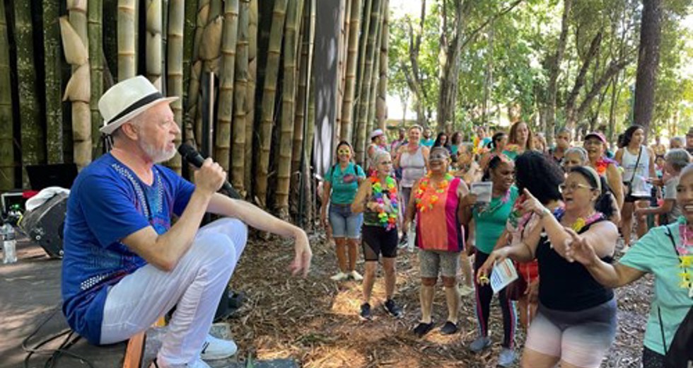 Grito de Carnaval dos frequentadores das Casas do Idoso no Parque Vicentina Aranha