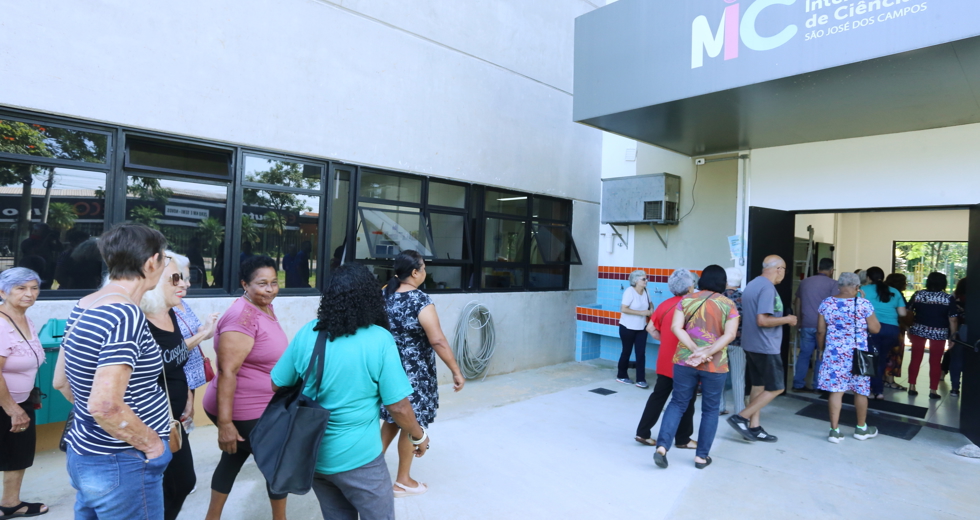 idosos-visitam-museu-interativo-de-ciencias-mic-fotosadenir-brittopmsjc-0903_52737104588_o.jpg