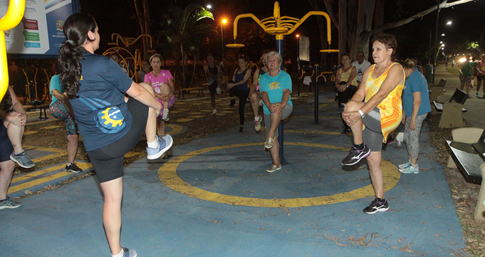 aula-noturna-alongamento-academia-ao-ar-livre-cidade-jardim-04-11-2019-lucas-cabral-21.jpg