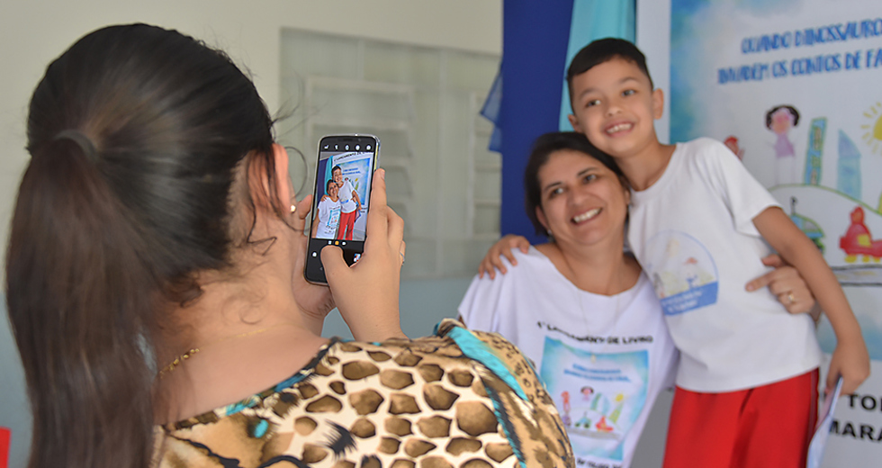 lancamento-livro-emei-zeli-de-toledo-dias-16-10-2019-lucas-cabral-10.jpg