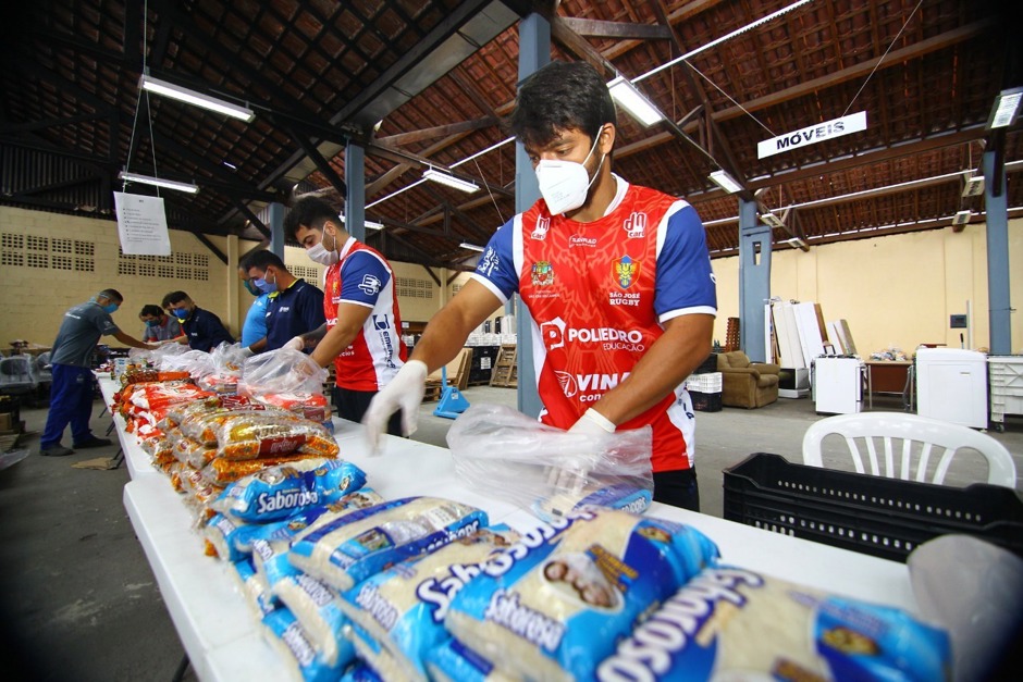 rugby-no-centro-de-distribuicao.jpg
