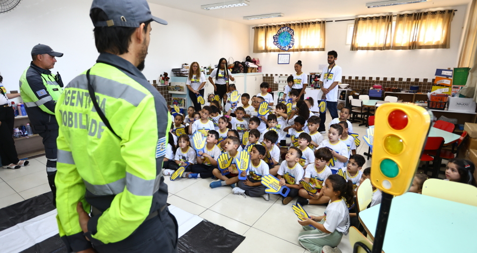 Ação Educamob da SEMOB no CEDIN Dra. Zilda Arns Neumann. Foto: Claudio Vieira/PMSJC 24-10-2025