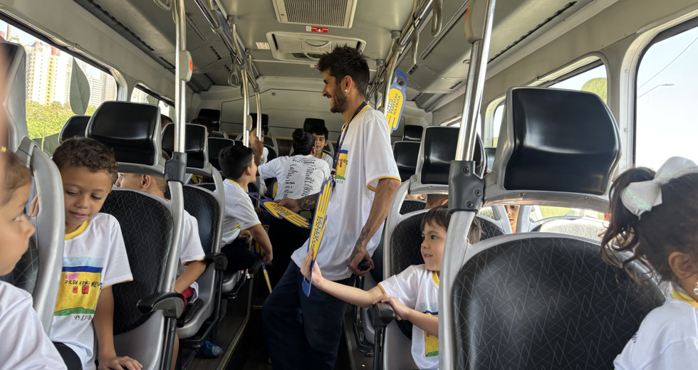 Ação Educamob na Linha Verde