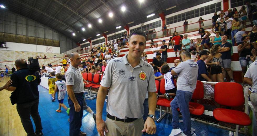 liga_ouro_basquete-86-claudio_vieira.jpg