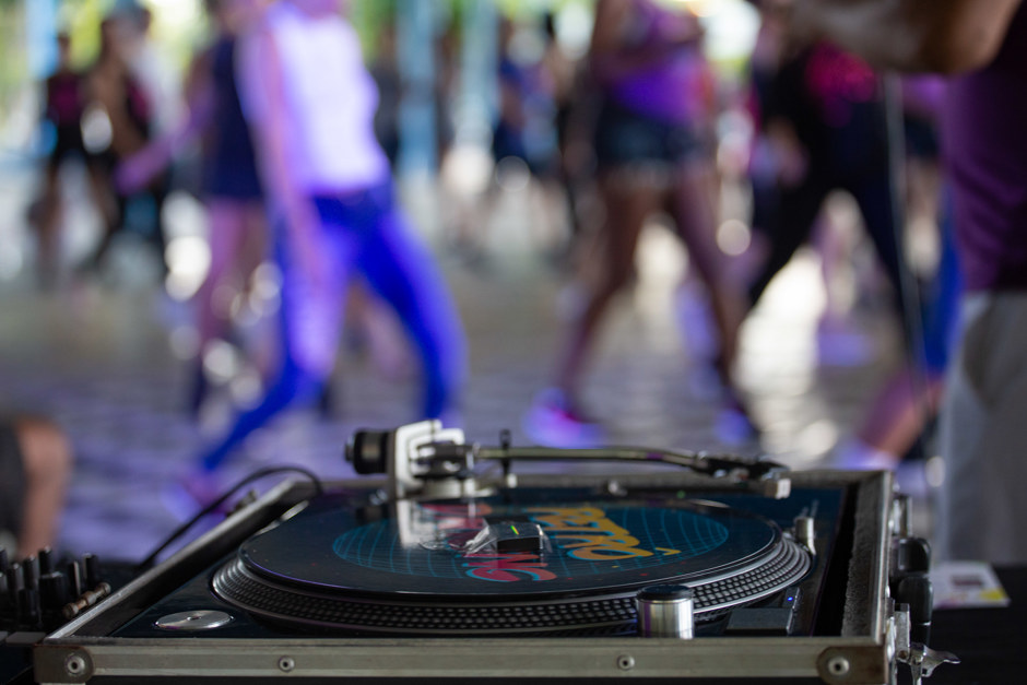 retro-dancing-paullo-amarall.jpg
