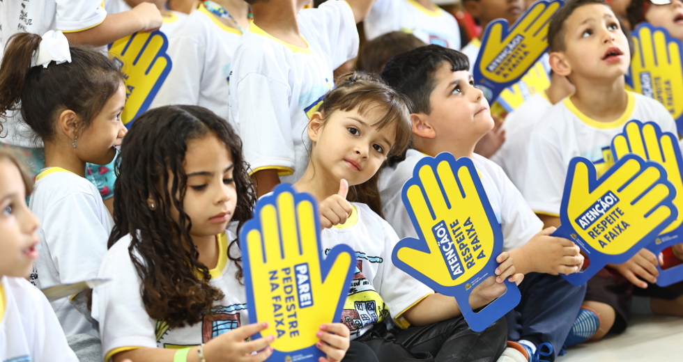 Ação Educamob da SEMOB no CEDIN Dra. Zilda Arns Neumann. Foto: Claudio Vieira/PMSJC 24-10-2025