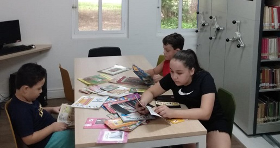 alunos-na-biblioteca.jpeg