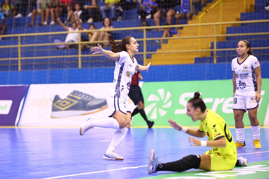 futsal-feminino-estreia-3.jpg