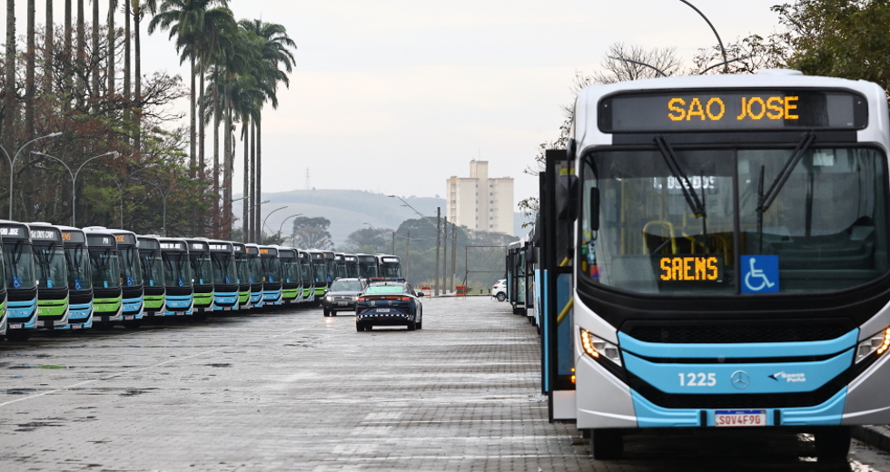 Coletiva de apresentação dos novos ônibus da frota da cidade. Foto: Claudio Vieira/PMSJC 25-07-2025   