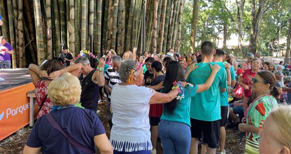 Grito de Carnaval dos frequentadores das Casas do Idoso no Parque Vicentina Aranha