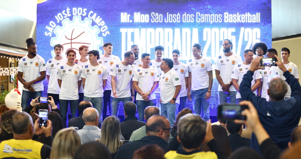 Apresentação do time de basquete masculino. Foto: Claudio Vieira/PMSJC 22-07-2025