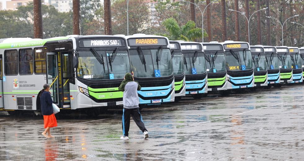 Coletiva de apresentação dos novos ônibus da frota da cidade. Foto: Claudio Vieira/PMSJC 25-07-2025   