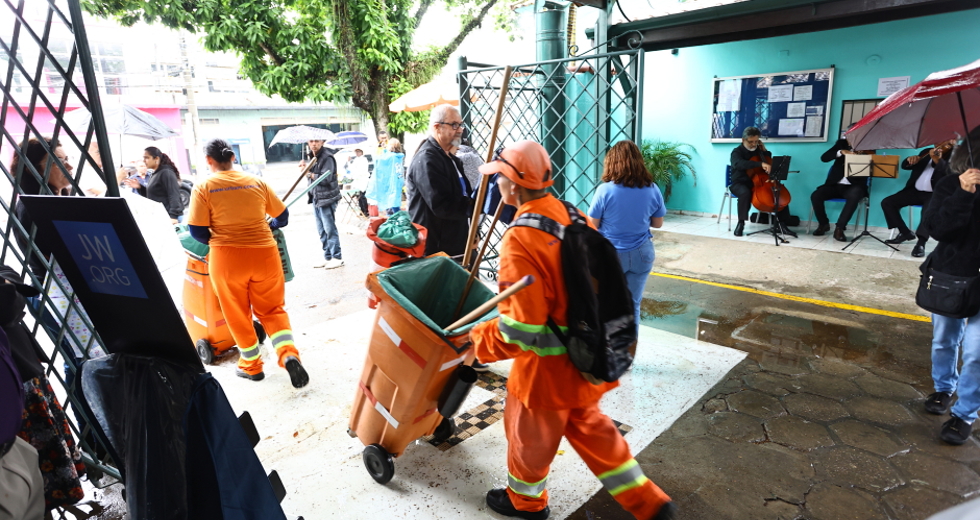 Feriado de Finados - Movimento no Cemitério Padre Rodolfo De Komorek no Centro. Foto: Claudio Vieira/PMSJC 02-11-2025   