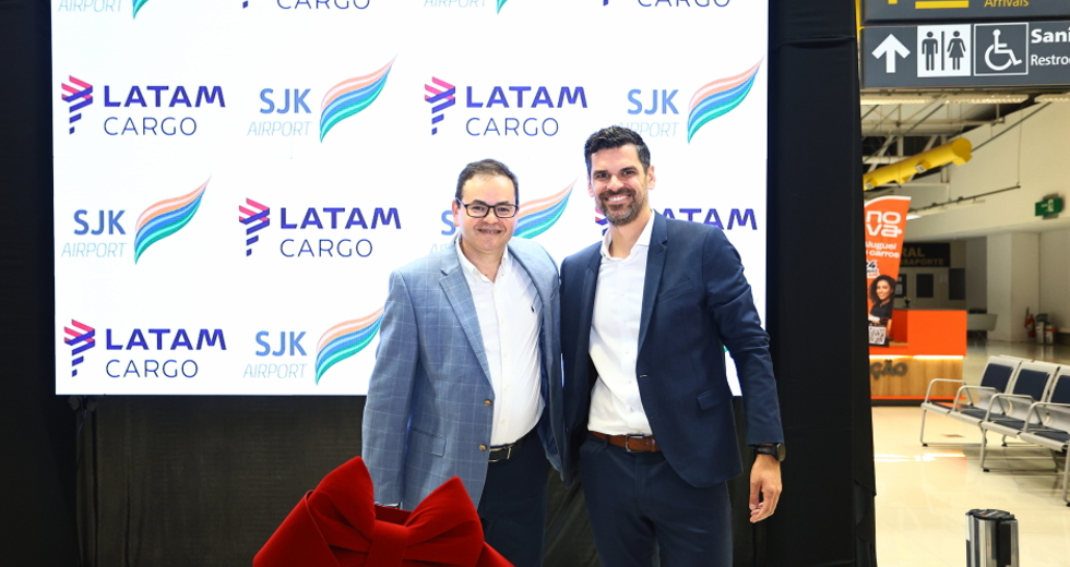Chegada do avião da Latam Cargo - Nova rota cargueira SJK-Bruxelas. Foto: Claudio Vieira/PMSJC 02-10-2025