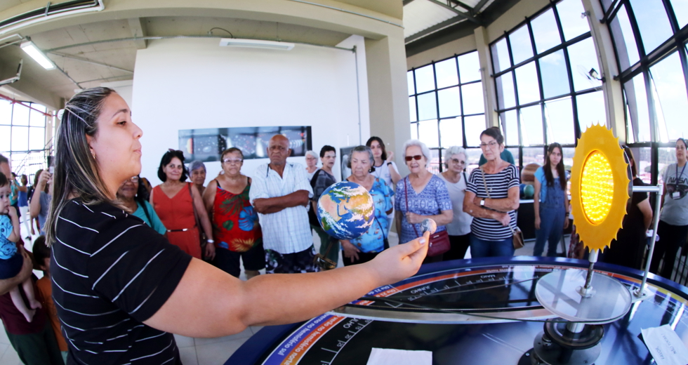 idosos-visitam-museu-interativo-de-ciencias-mic-fotosadenir-brittopmsjc-0903_52737034180_o.jpg