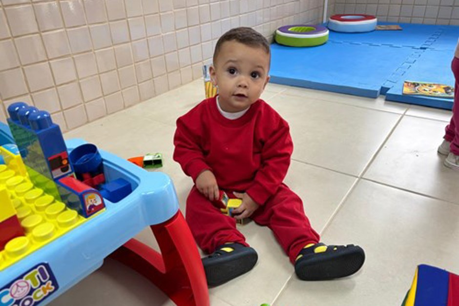 A manhã foi repleta de alegria e emoção, com as crianças e seus familiares