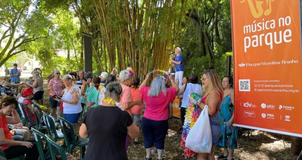 Grito de Carnaval dos frequentadores das Casas do Idoso no Parque Vicentina Aranha