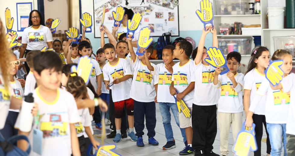 Ação Educamob da SEMOB no CEDIN Dra. Zilda Arns Neumann. Foto: Claudio Vieira/PMSJC 24-10-2025