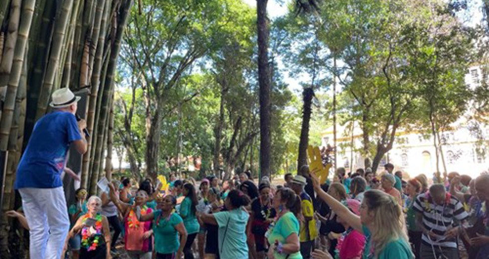 Grito de Carnaval dos frequentadores das Casas do Idoso no Parque Vicentina Aranha