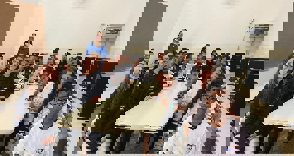 fundhas-putim_oculos-realidade-virtual-e-trabalho-de-empatia_4set1-12.jpeg