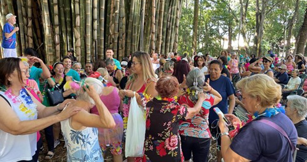 Grito de Carnaval dos frequentadores das Casas do Idoso no Parque Vicentina Aranha