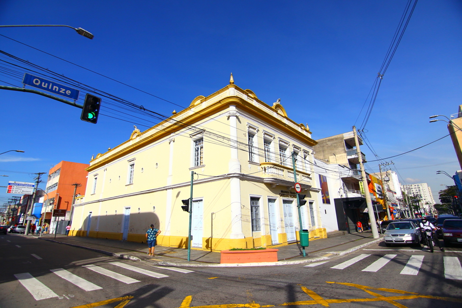 foto-09-biblioteca-fachada.jpg