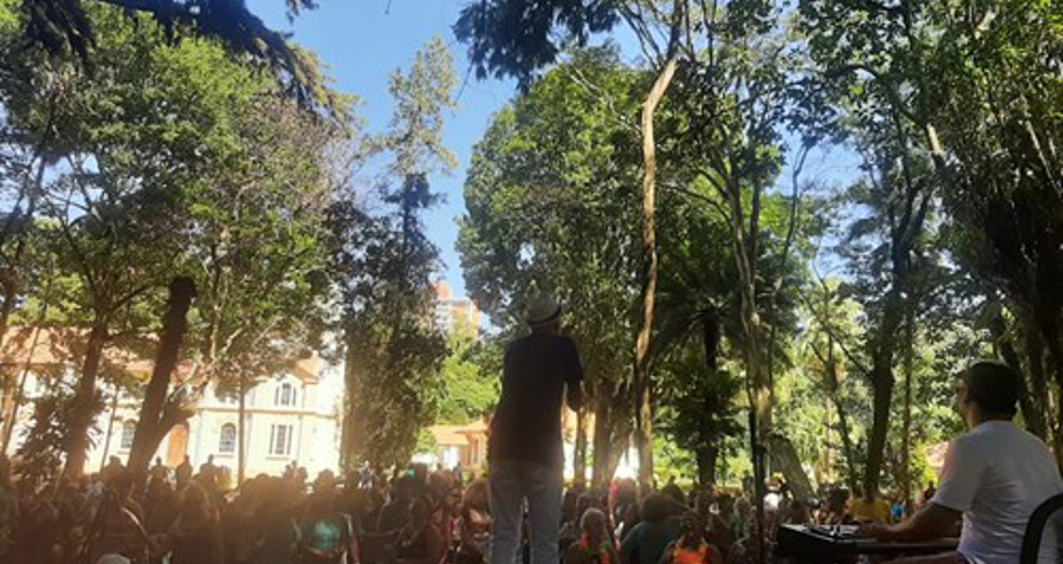 Grito de Carnaval dos frequentadores das Casas do Idoso no Parque Vicentina Aranha