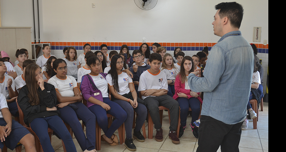 palestra-direito-basico-do-consumidor-emef-sebastiana-cobra-23-10-2019-lucas-cabral-22.jpg