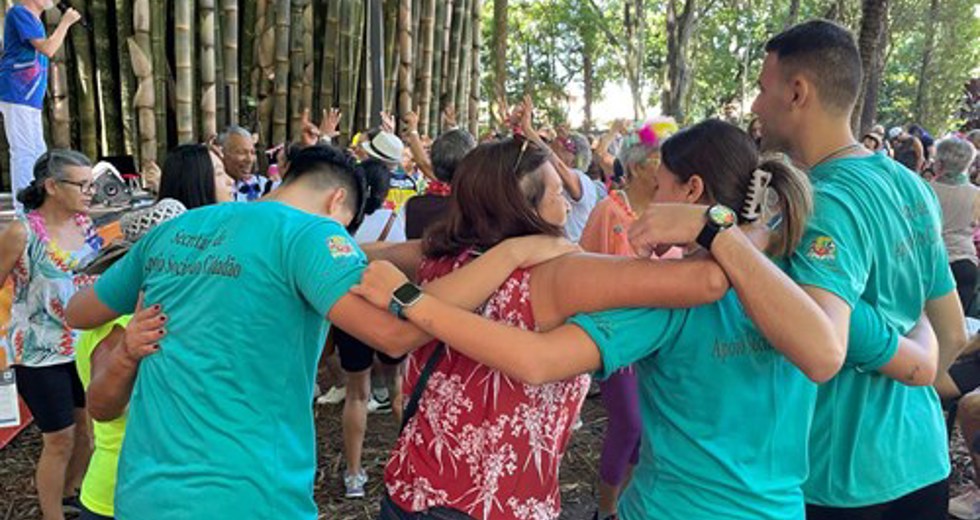 Grito de Carnaval dos frequentadores das Casas do Idoso no Parque Vicentina Aranha