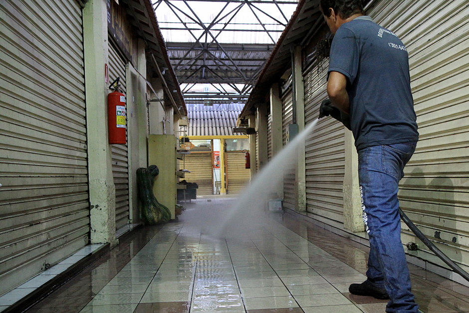 Foto: Divulgação limpeza-do-mercadao-01-pmsjc.jpg
