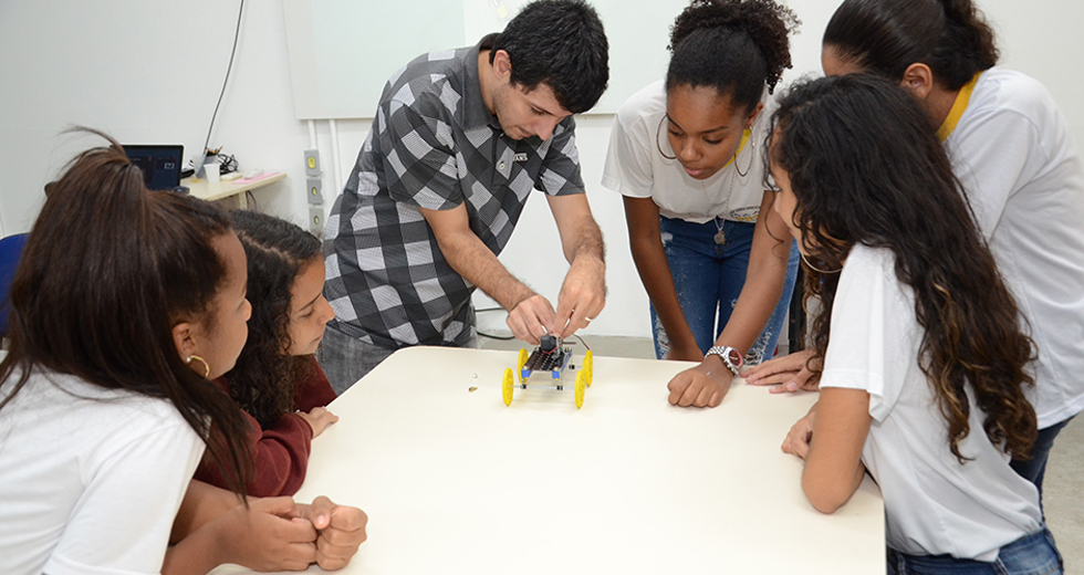 oficina-robotica-cedempe-09-04-2019-lucas-cabral-08.jpg