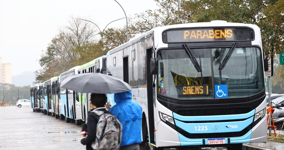 Coletiva de apresentação dos novos ônibus da frota da cidade. Foto: Claudio Vieira/PMSJC 25-07-2025   